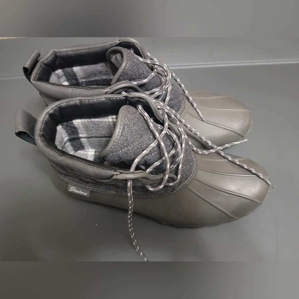 Skechers flannel lined rain boots size 10